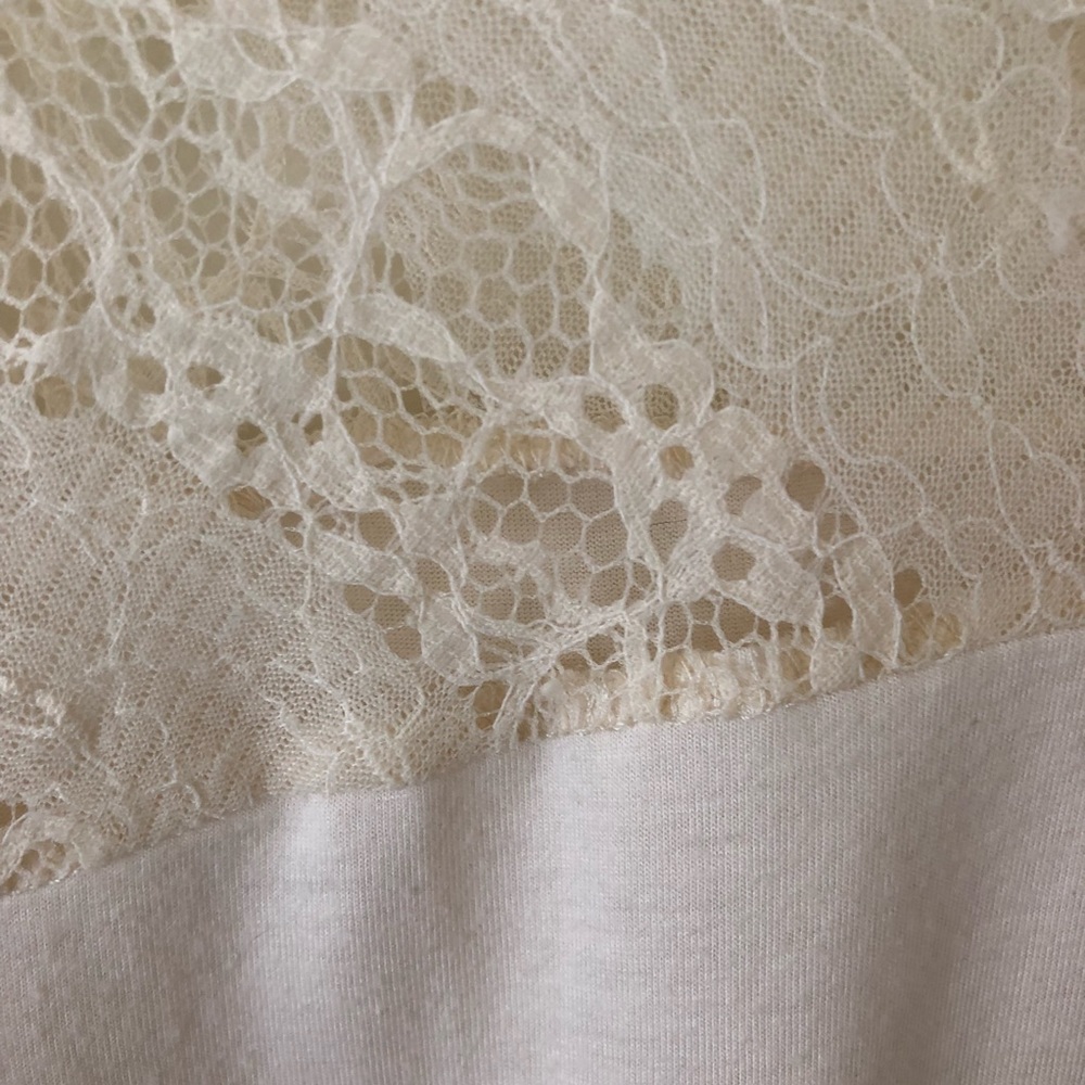 ⭐️ [ 5 for 10] Ivory Lace Top - Picture 4 of 4
